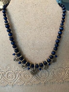 RARE VTG AVON BLUE BEADED NECKLACE